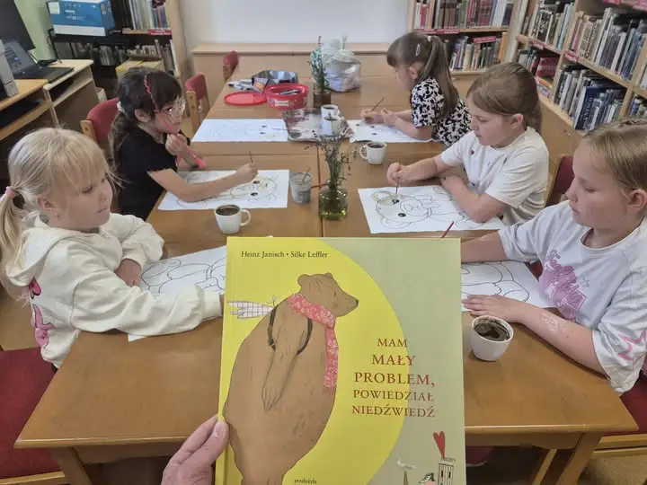 Kawą malowane – kreatywne zajęcia w bibliotece w Nowym Mieście nad Wartą