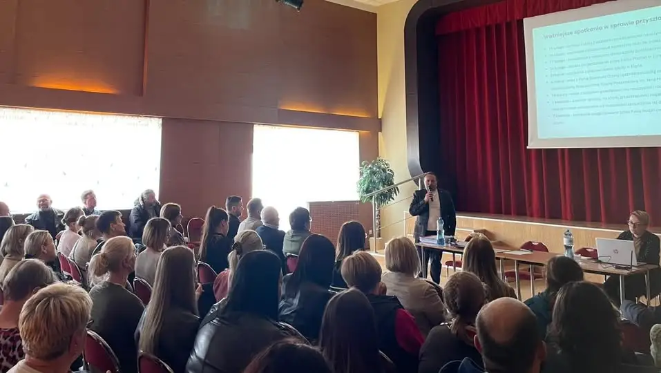 Debata o przyszłości szkoły w Klęce. Czy kompromis jest możliwy?