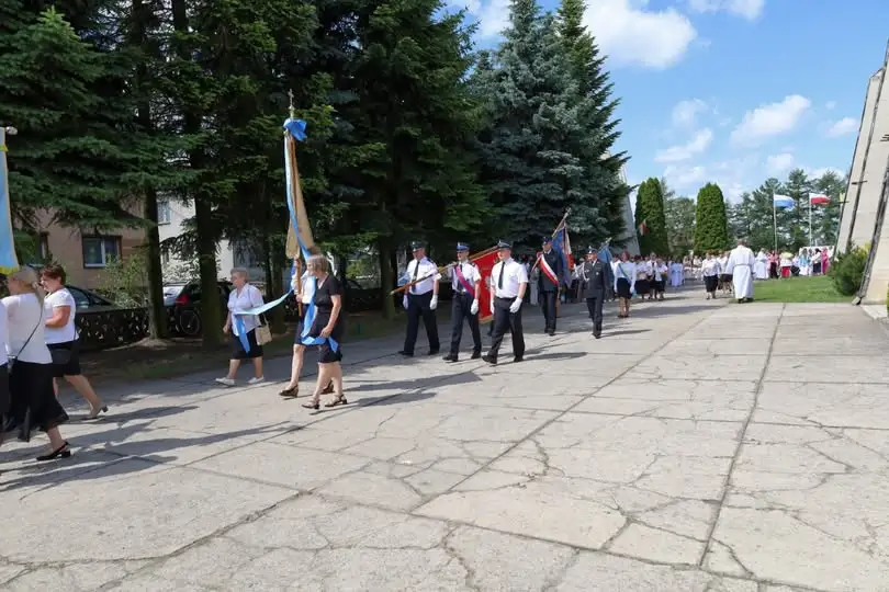 Druhowie OSP Pięczkowo w uroczystościach Bożego Ciała w Orzechowie i Pięczkowie