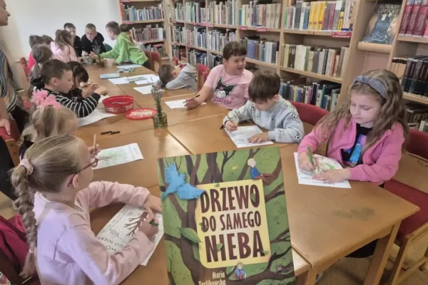 Uczniowie z Nowego Miasta nad Wartą odkrywali „Drzewo do samego nieba”