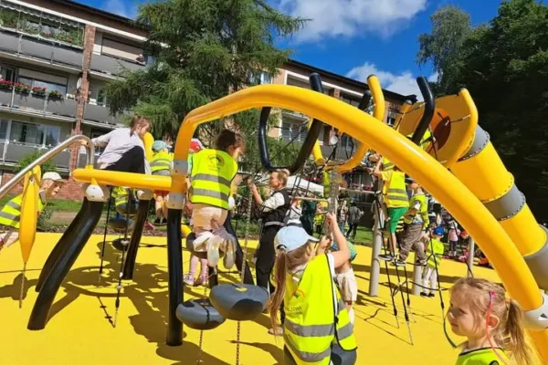 Nowy plac zabaw „Pszczółka” w Środzie Wielkopolskiej już otwarty