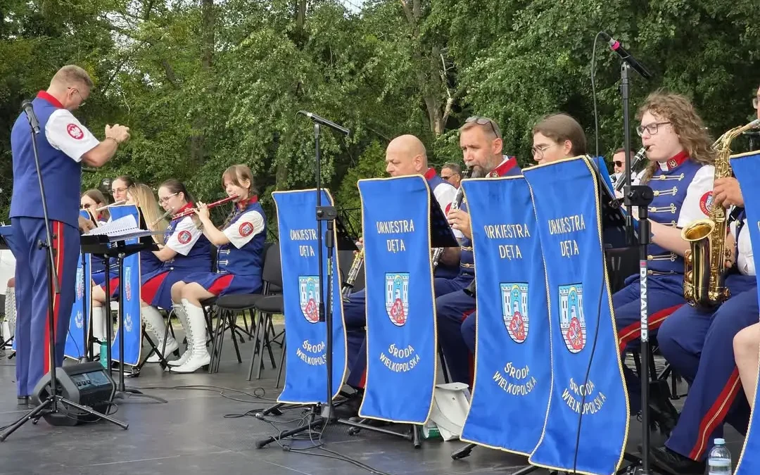 Koncert Orkiestry Dętej w Amfiteatrze w Zaniemyślu