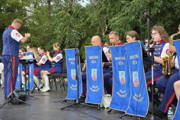 Koncert Orkiestry Dętej w Amfiteatrze w Zaniemyślu