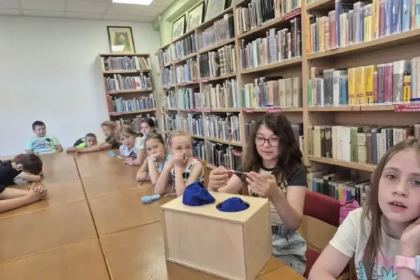 Lekcja biblioteczna w Nowym Mieście nad Wartą – podróż przez lektury klas 1-3
