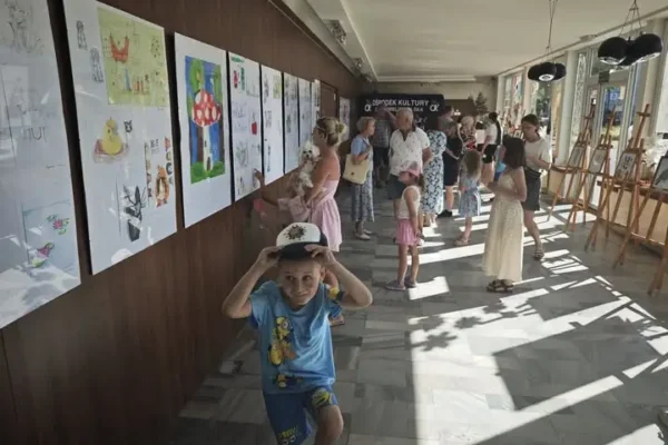 Wystawa prac plastycznych dzieci w Ośrodku Kultury – kreatywność i talent młodych artystów