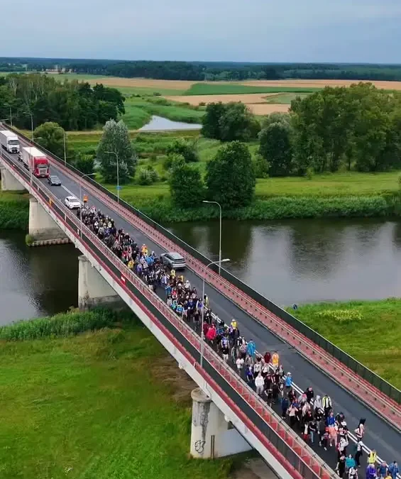 Pielgrzymi gościli w Nowym Mieście nad Wartą – wsparcie Gminnego Ośrodka Kultury