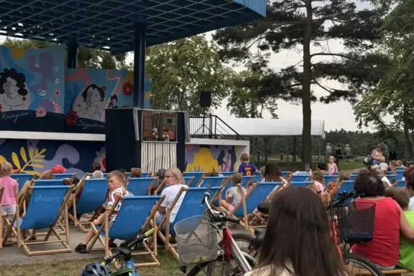 Teatr NEMNO zachwycił najmłodszych spektaklem „Gburek” w Zaniemyślu