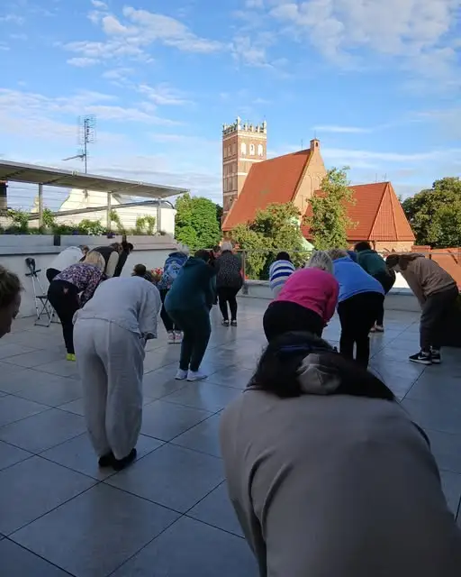 Poranna praktyka Tai Chi w słońcu – dziękujemy za liczne przybycie