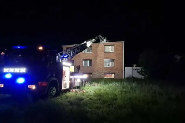 Strażacy z OSP Pięczkowo ratowali bociana i gasili pożar sadzy