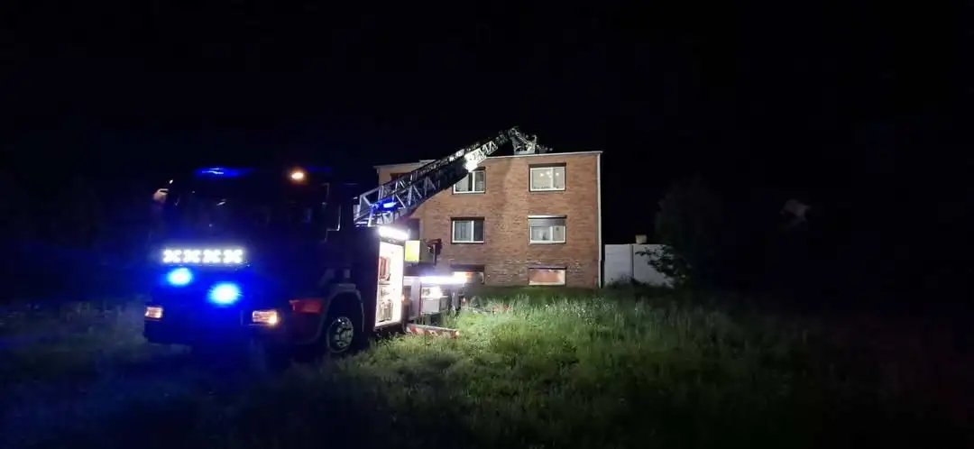 Strażacy z OSP Pięczkowo ratowali bociana i gasili pożar sadzy