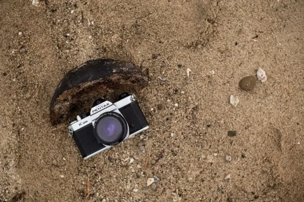 Znaleziono aparat fotograficzny w Płaczkach – starostwo szuka właściciela