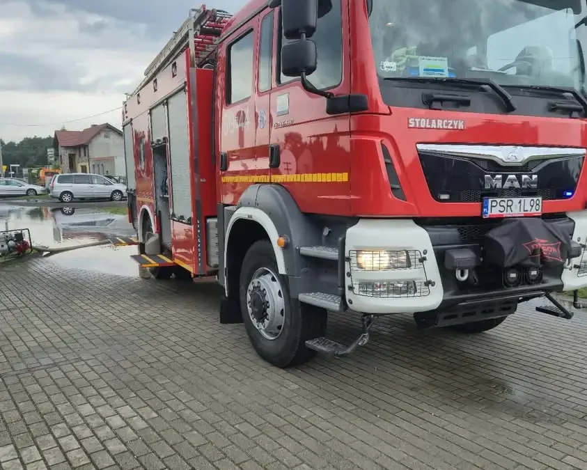 OSP Nowe Miasto nad Wartą interweniowało przy zalanej ulicy