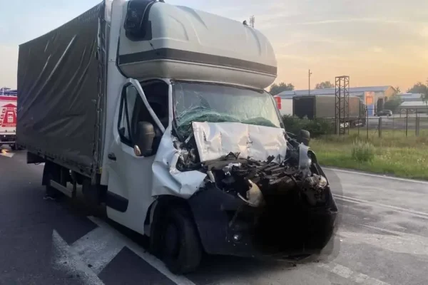 Zderzenie na DK11 w Nowym Mieście nad Wartą – strażacy zabezpieczali miejsce zdarzenia