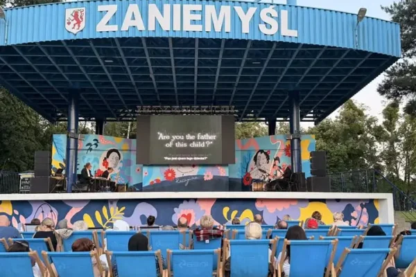 Kino plenerowe z muzyką na żywo: „Brzdąc” i zespół Czerwie zachwycili publiczność