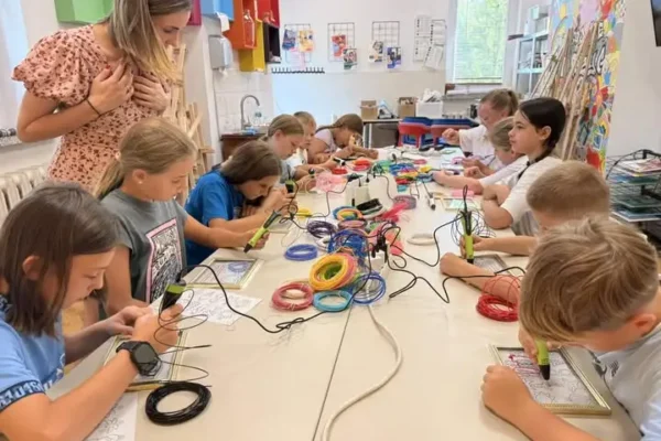 Półkolonie w GOK Zaniemyśl: druk 3D, wizyta w banku i lody