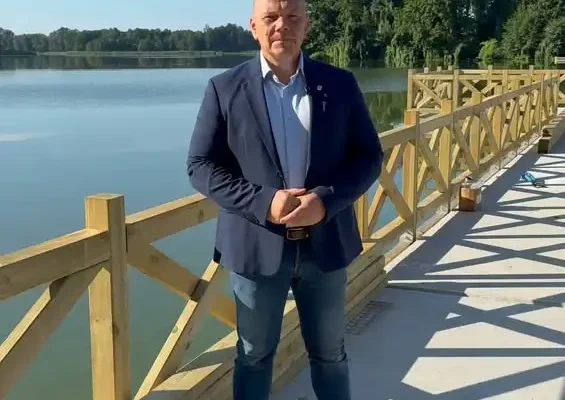 Postęp prac przy pomoście na Wyspę Edwarda w Zaniemyślu