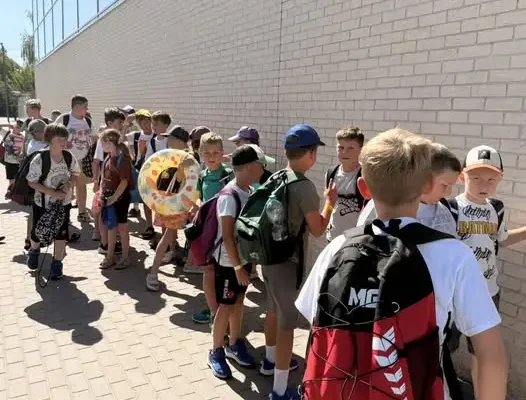 Wakacyjny dzień na basenie w Kórniku i lody na zakończenie turnusu