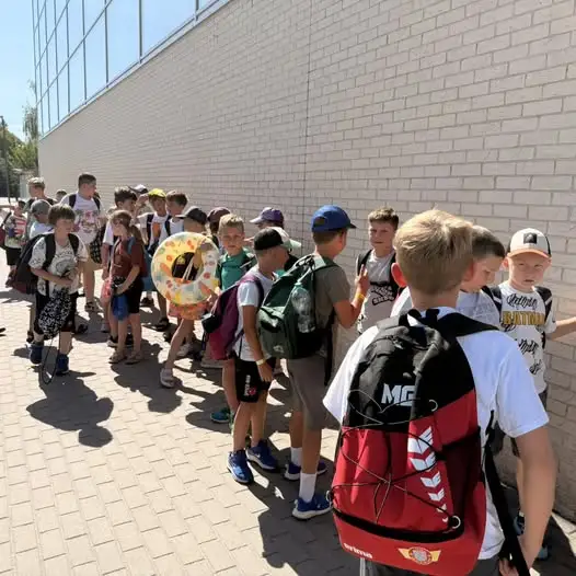 Wakacyjny dzień na basenie w Kórniku i lody na zakończenie turnusu