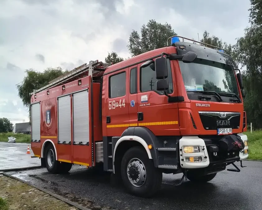 OSP Nowe Miasto nad Wartą usuwa skutki zalania restauracji