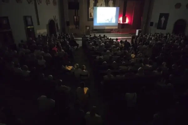 Premiera filmu „Nie tylko mury” w Środzie Wlkp. – wspólnota parafialna w centrum wydarzenia