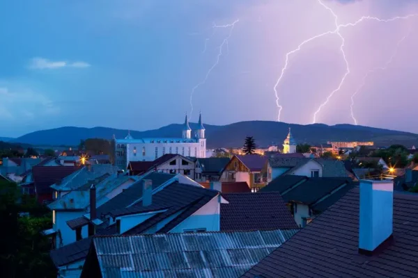Ostrzeżenie IMGW: Burze w powiecie średzkim – alert drugiego stopnia