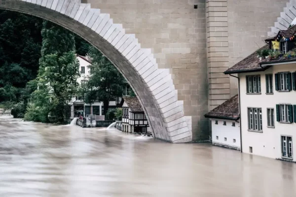 Ostrzeżenie hydrologiczne dla powiatu średzkiego: możliwe gwałtowne wzrosty stanów wód