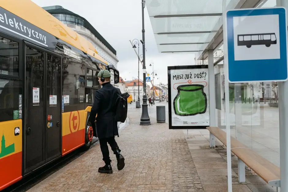Zmiany w komunikacji miejskiej w Środzie Wlkp. od 1 września – nowe rozkłady i przywrócenie przystanku Akacjowa