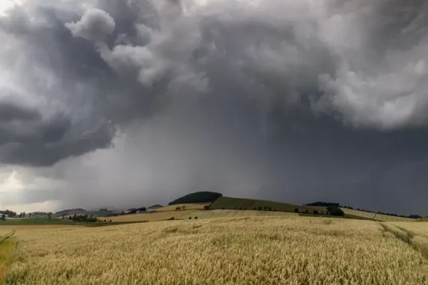 Ostrzeżenie IMGW: Burze w powiecie średzkim – alert drugiego stopnia