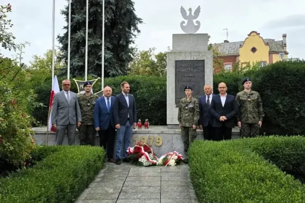 87. rocznica wybuchu II wojny światowej – hołd pod pomnikiem Armii Poznań w Środzie Wielkopolskiej