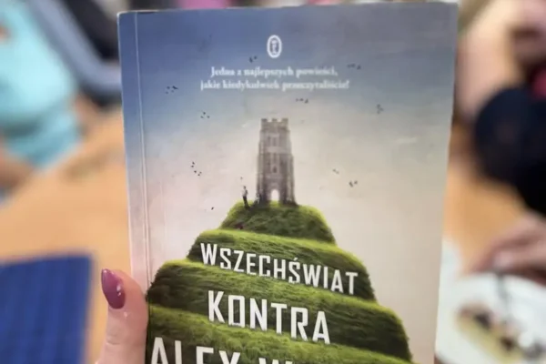 Dyskusyjny Klub Książki w Nowym Mieście nad Wartą: rozmowy o „Wszechświat kontra Alex Woods”