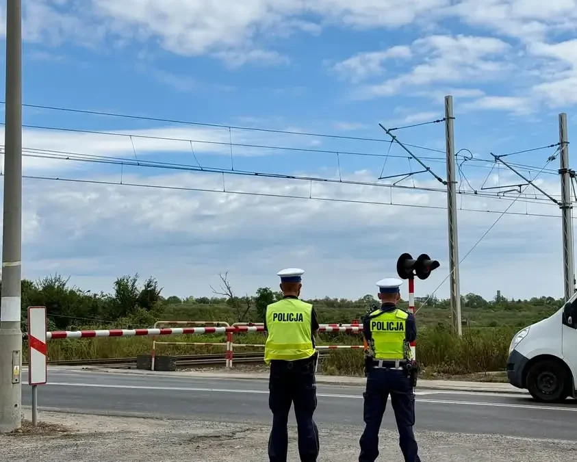39 wykroczeń na przejazdach kolejowych. Średzcy policjanci podsumowali akcję