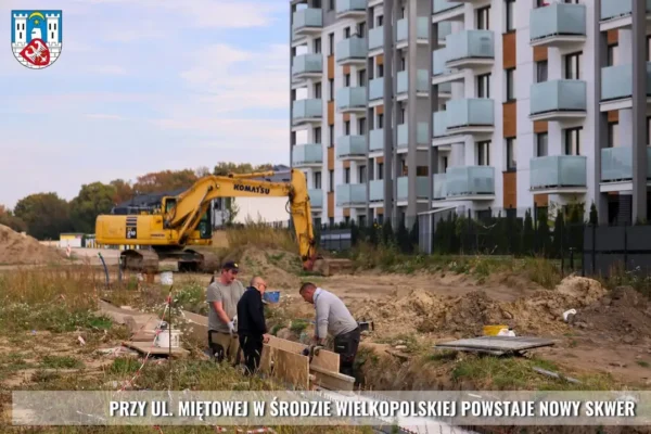 Nowy skwer przy ul. Miętowej w Środzie Wielkopolskiej – zieleń, woda i strefa rekreacji