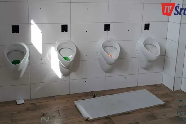 Kamery w toaletach szkolnych w Środzie Wielkopolskiej – kontrowersje i wyjaśnienia