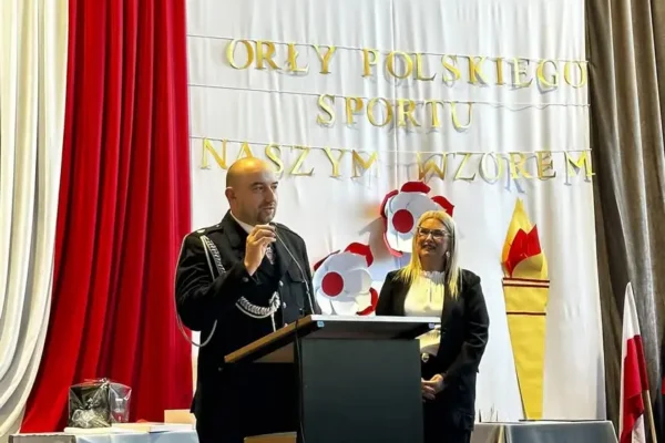 Szkoła Podstawowa w Klęce ma imię Polskich Olimpijczyków i nowy sztandar