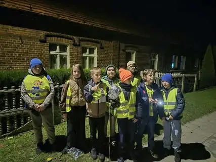 Noc Bibliotek w Boguszynie – dzieci odkrywały tajemnice z latarkami