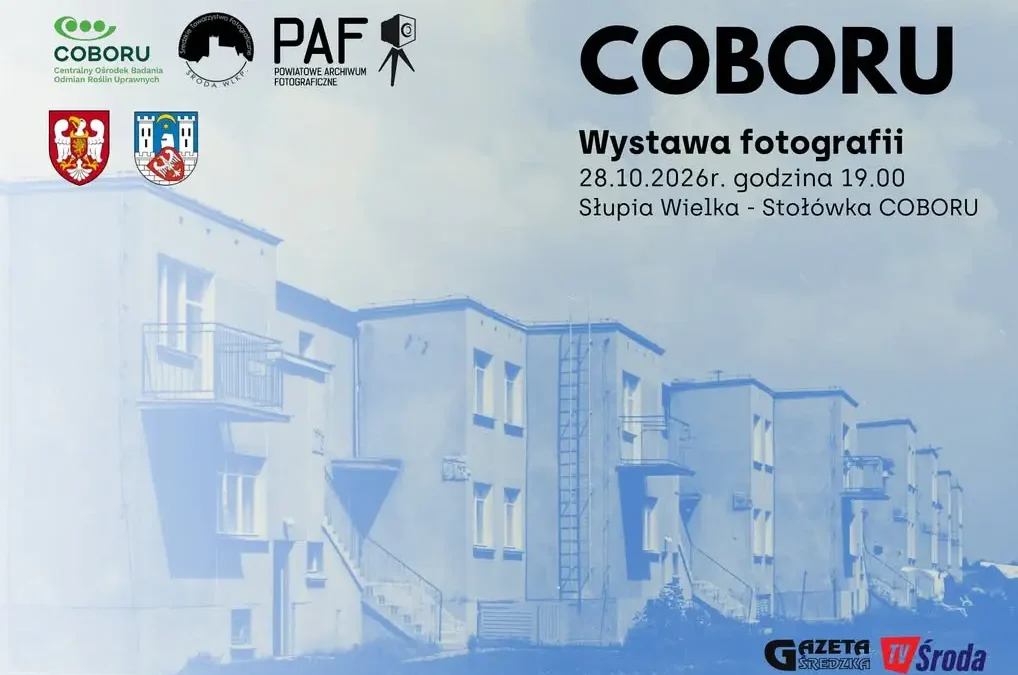 Wystawa archiwalnych fotografii o budowie COBORU w Słupi Wielkiej