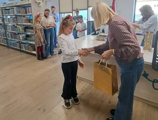 Kubuś Puchatek ma 100 lat – biblioteka w Środzie Wielkopolskiej nagrodziła młodych artystów
