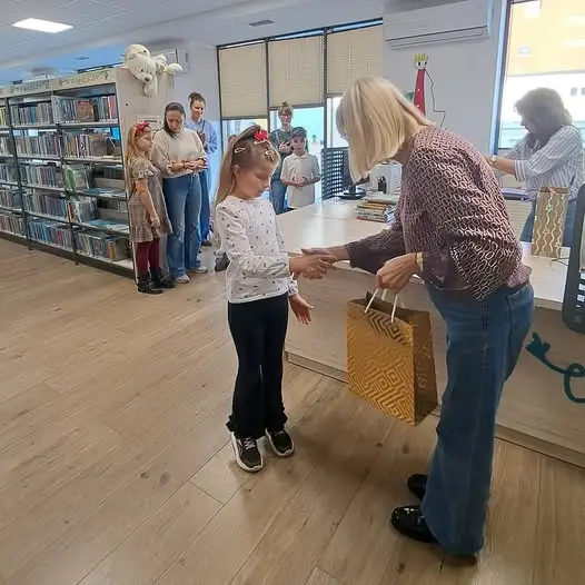 Kubuś Puchatek ma 100 lat – biblioteka w Środzie Wielkopolskiej nagrodziła młodych artystów