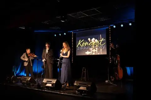 Koncert zaduszkowy „Muzyka pełna wspomnień” w Zaniemyślu – wieczór refleksji i muzyki