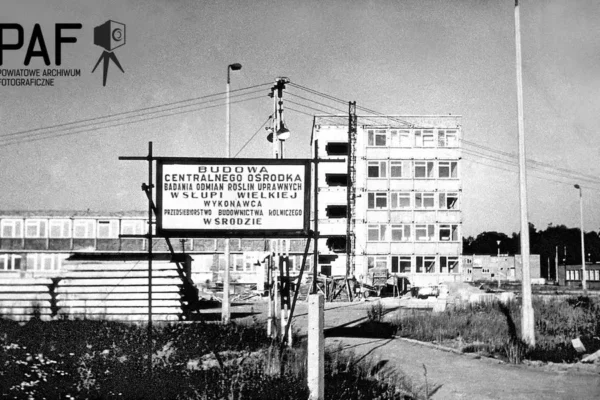 Wystawa o historii COBORU w Słupi Wielkiej – zdjęcia i dokumenty do obejrzenia