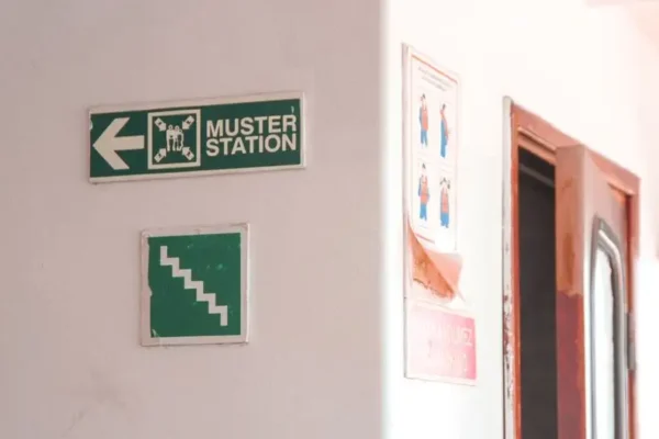 MSWiA publikuje instrukcję reagowania na atak z powietrza